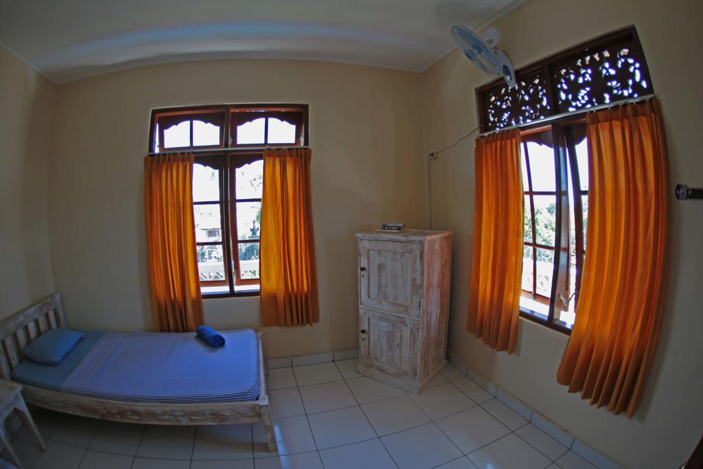 Surfers House Hotel Kuta  Ruang foto